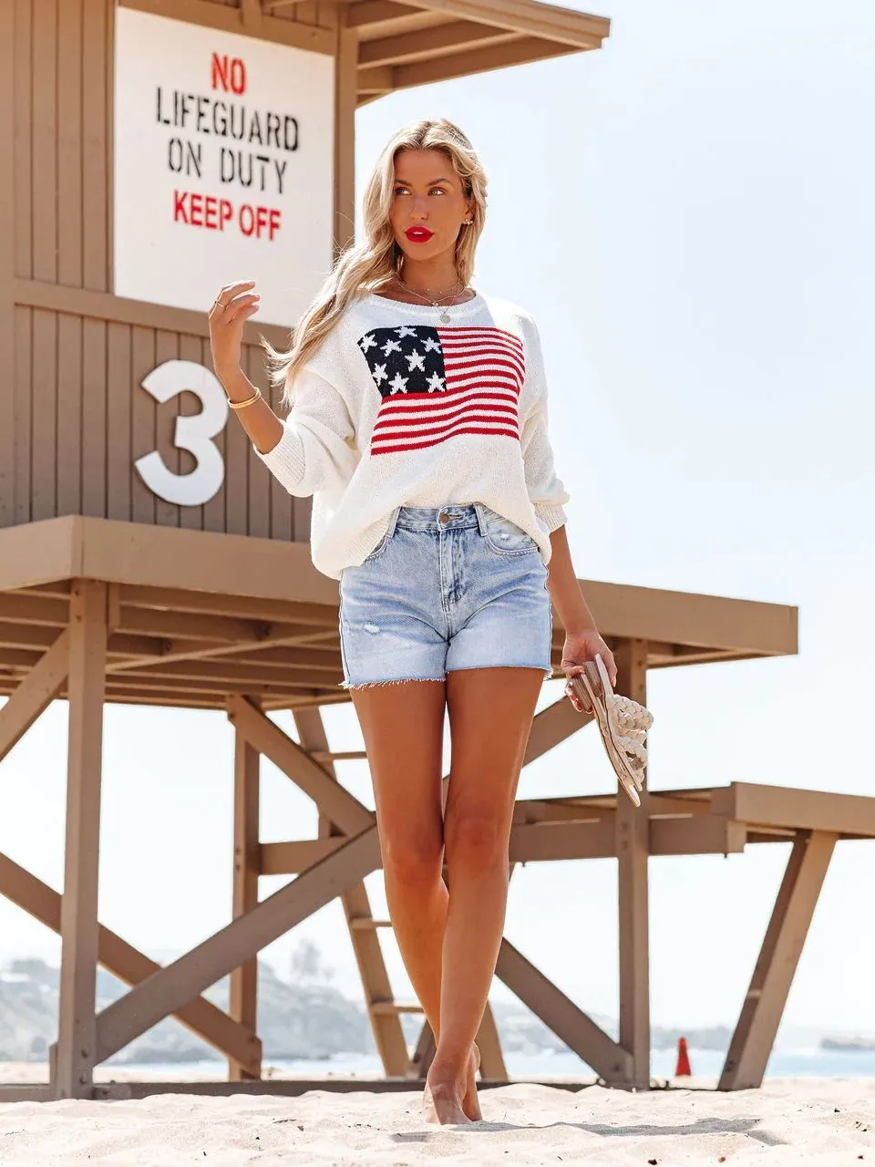 Cozy and Casual Knitted Sweater with American Flag Print