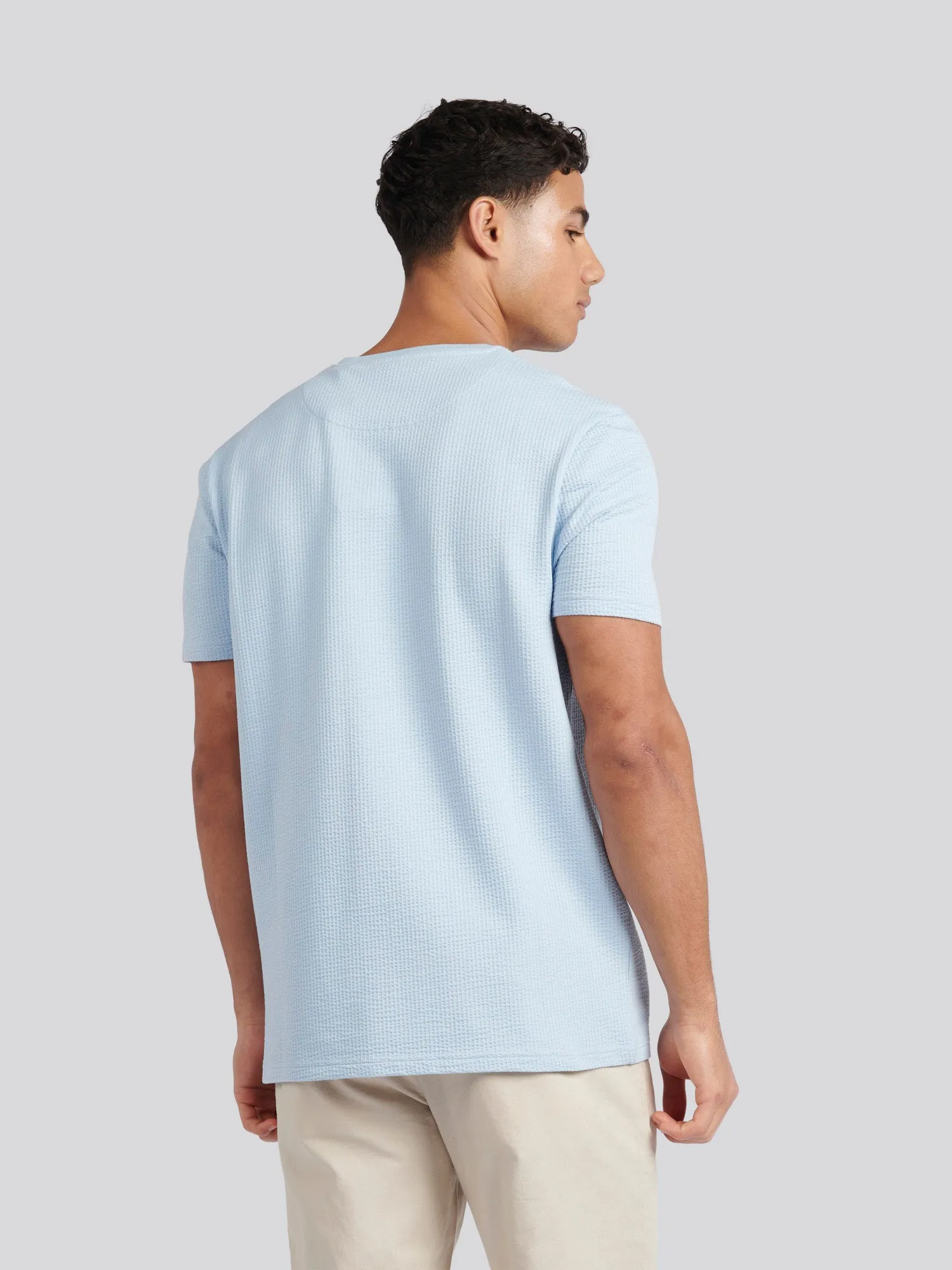 Mens Classic Fit Seersucker T-Shirt in Cashmere Blue