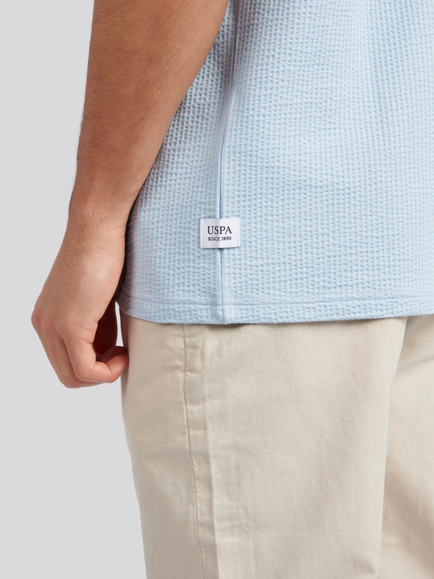 Mens Classic Fit Seersucker T-Shirt in Cashmere Blue